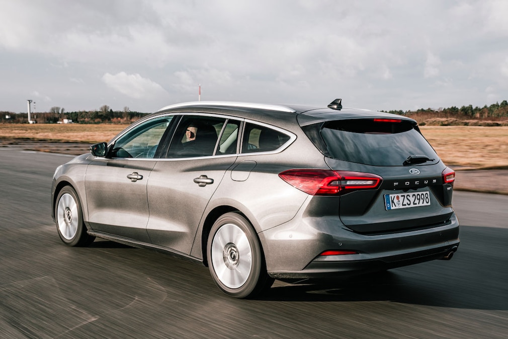 Ford Focus Turnier vs. VW Golf Variant: kompakte Kombis im Test - AUTO BILD