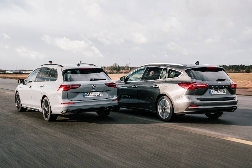 Ford Focus Turnier vs. VW Golf Variant: kompakte Kombis im Test - AUTO BILD