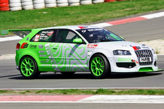 Die Differenzialsperre lässt den A3 wie auf Schienen aus der Kurve schießen. Durchdrehende Räder? Fehlanzeige. Grip? Ohne Ende.