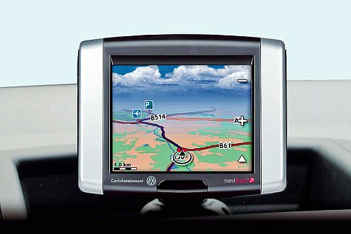 Volkswagen setzt auf Geräte von Naviflash und die Blaupunkt-Lotsen TravelPilot Lucca. Die Geräte baut VW mit einem fest eingebauten Fuß auf das Armaturenbrett.