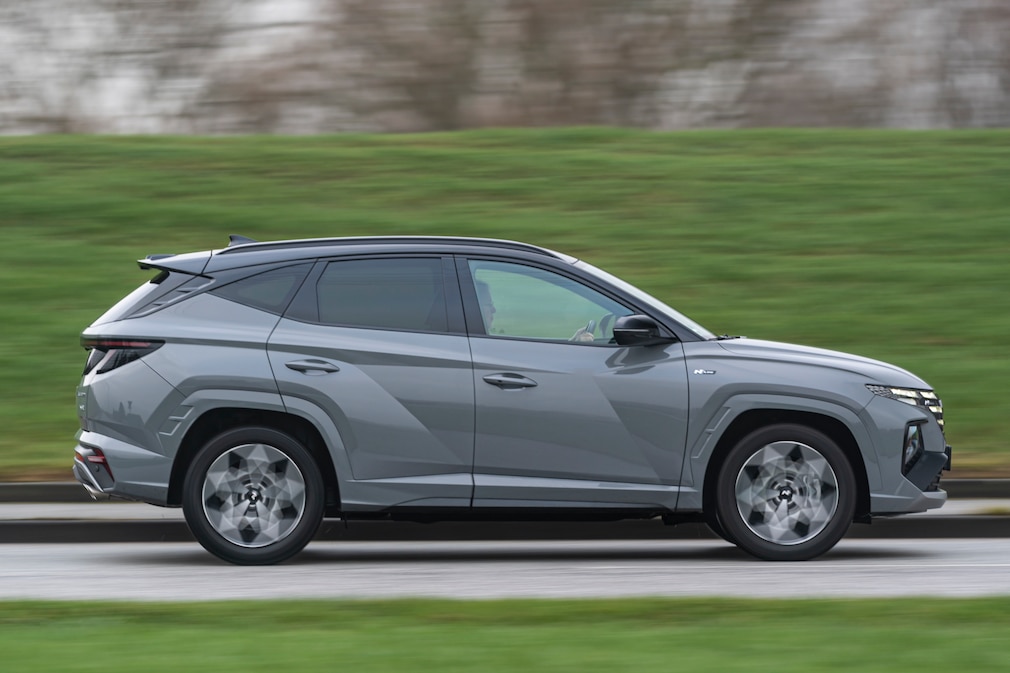 Hyundai Tucson 1.6 T-GDI Hybrid FWD Hyundai Tucson 1.6 T-GDI Hybrid FWD
