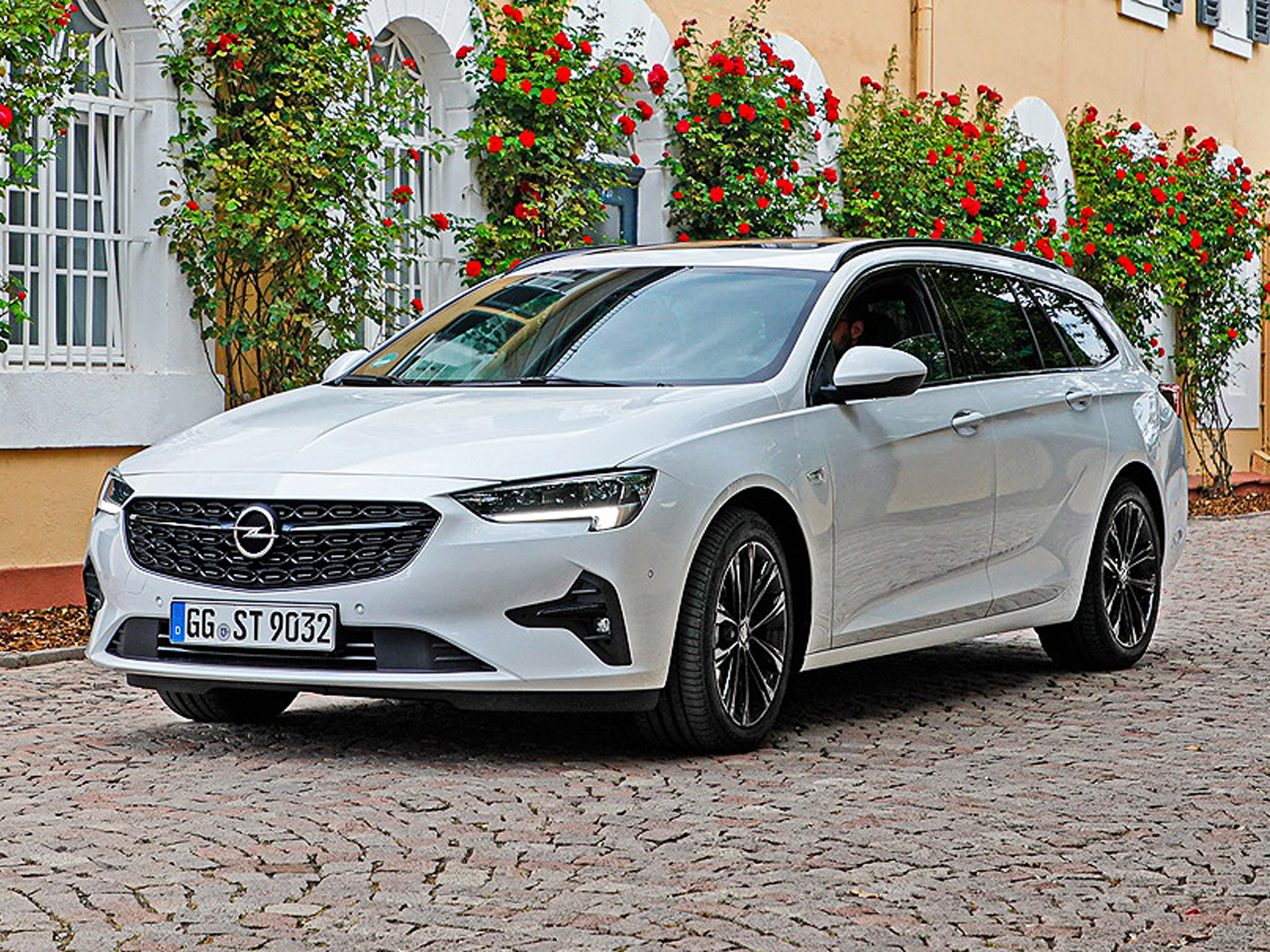 Opel Insignia Sports Tourer 2.0 Diesel: Test, Motor, Preis, Kombi - AUTO  BILD