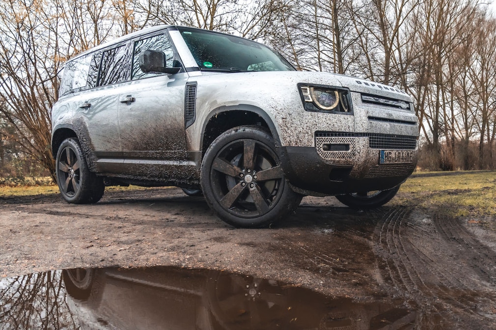 Land Rover Defender P400e