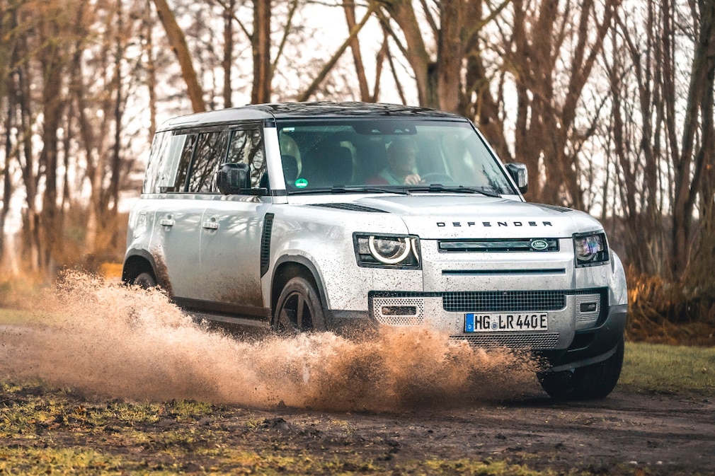 Land Rover Defender P400e