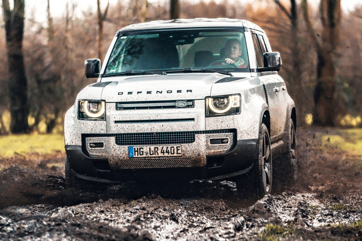 Land Rover Defender P400e Offroader mit Plug in Hybrid im Test