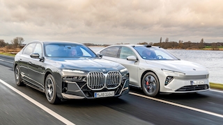 BMW i7 xDrive60   Nio ET7 (100 kWh)