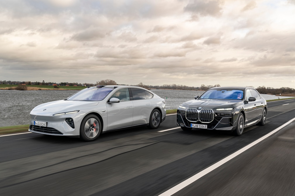 BMW i7 xDrive60 Nio ET7 (100 kWh) BMW i7 xDrive60 Nio ET7 (100 kWh)