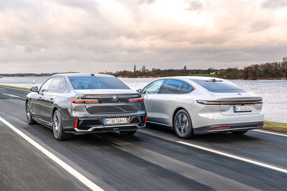 BMW i7 xDrive60 Nio ET7 (100 kWh)