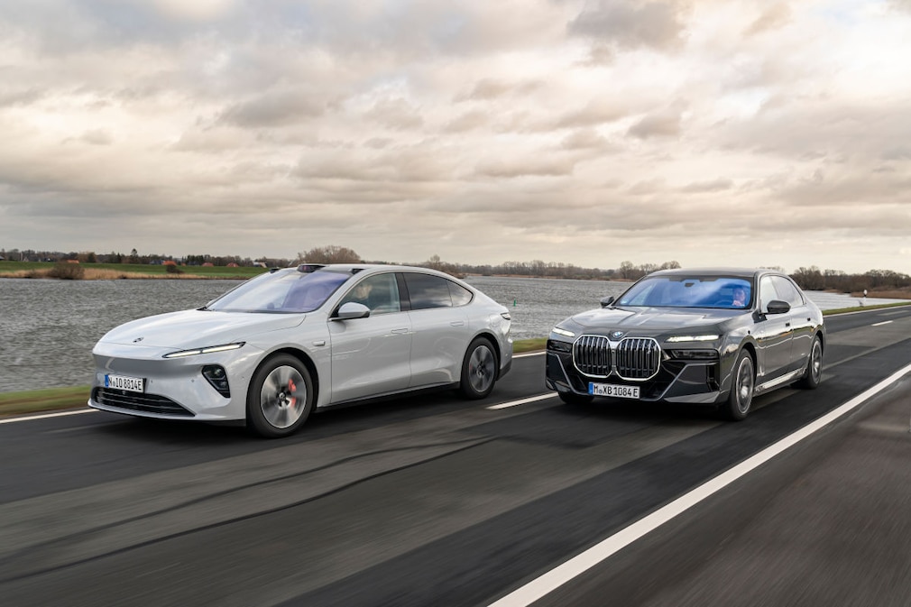 BMW i7 xDrive60 Nio ET7 (100 kWh)