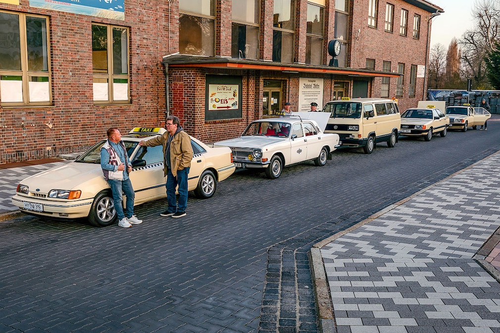 Taxi-Klassiker der Wendezeit: Ford Scorpio, Wolga M 24, VW T3 Audi 100 Mercedes 190D