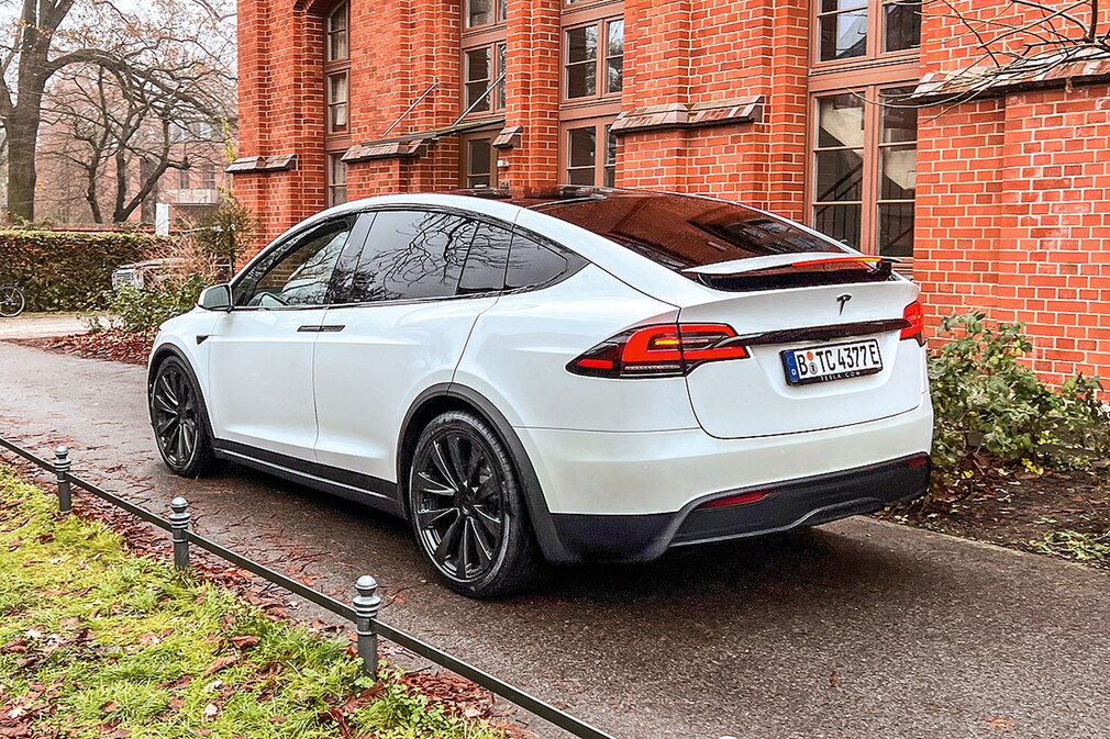 Tesla Model X Plaid