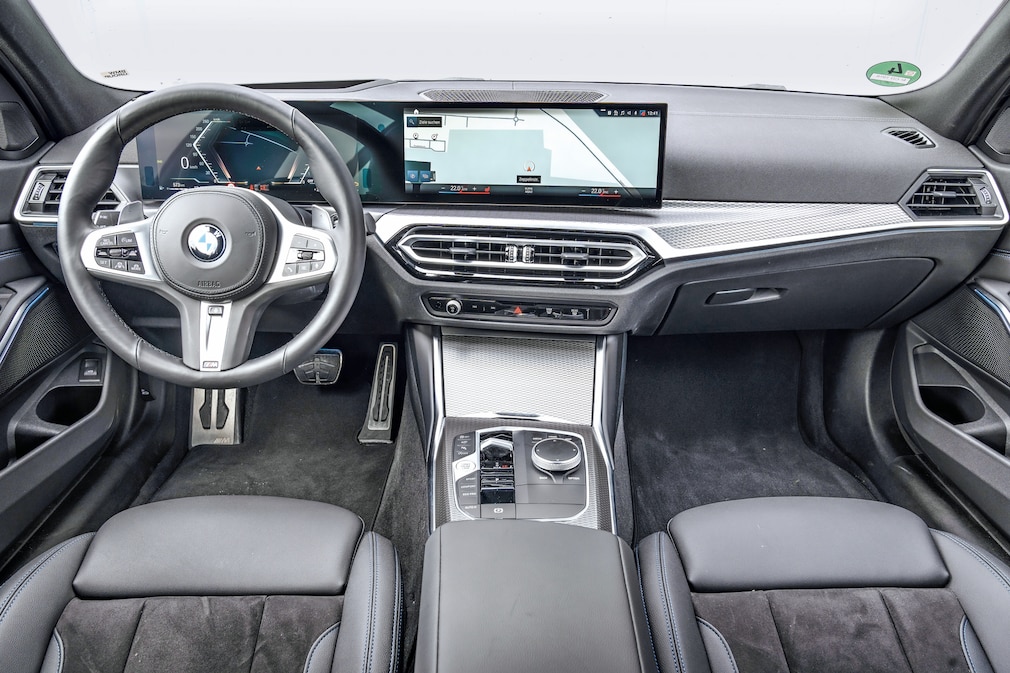 BMW 330i xDrive Touring