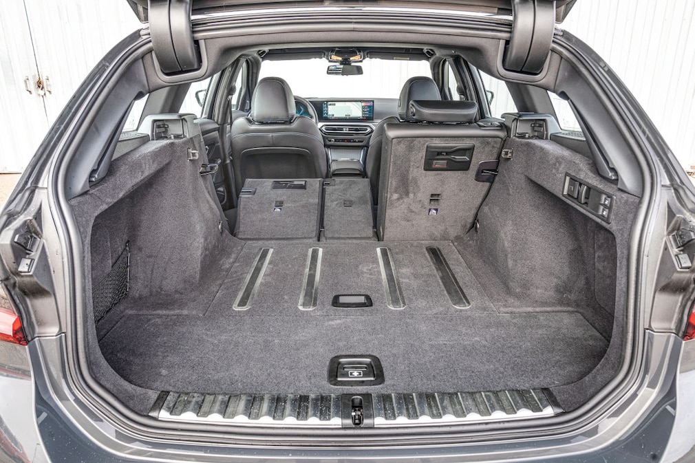 BMW 330i xDrive Touring