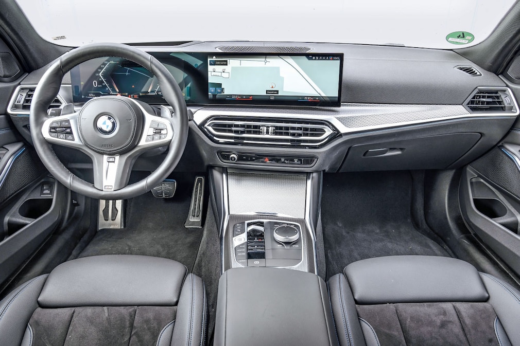 BMW 330i xDrive Touring