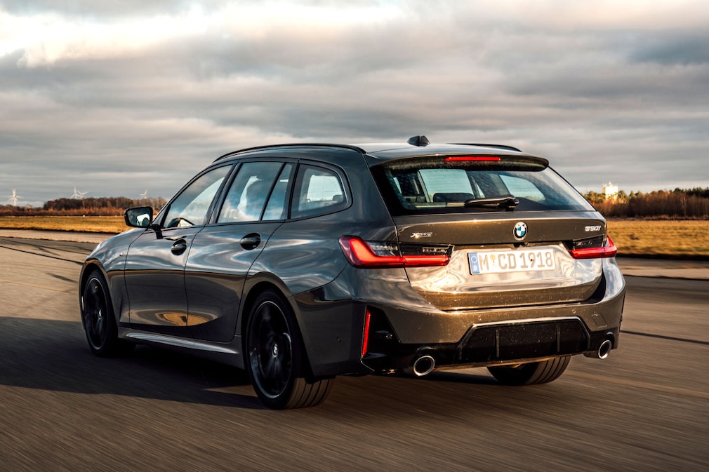 BMW 330i xDrive Touring