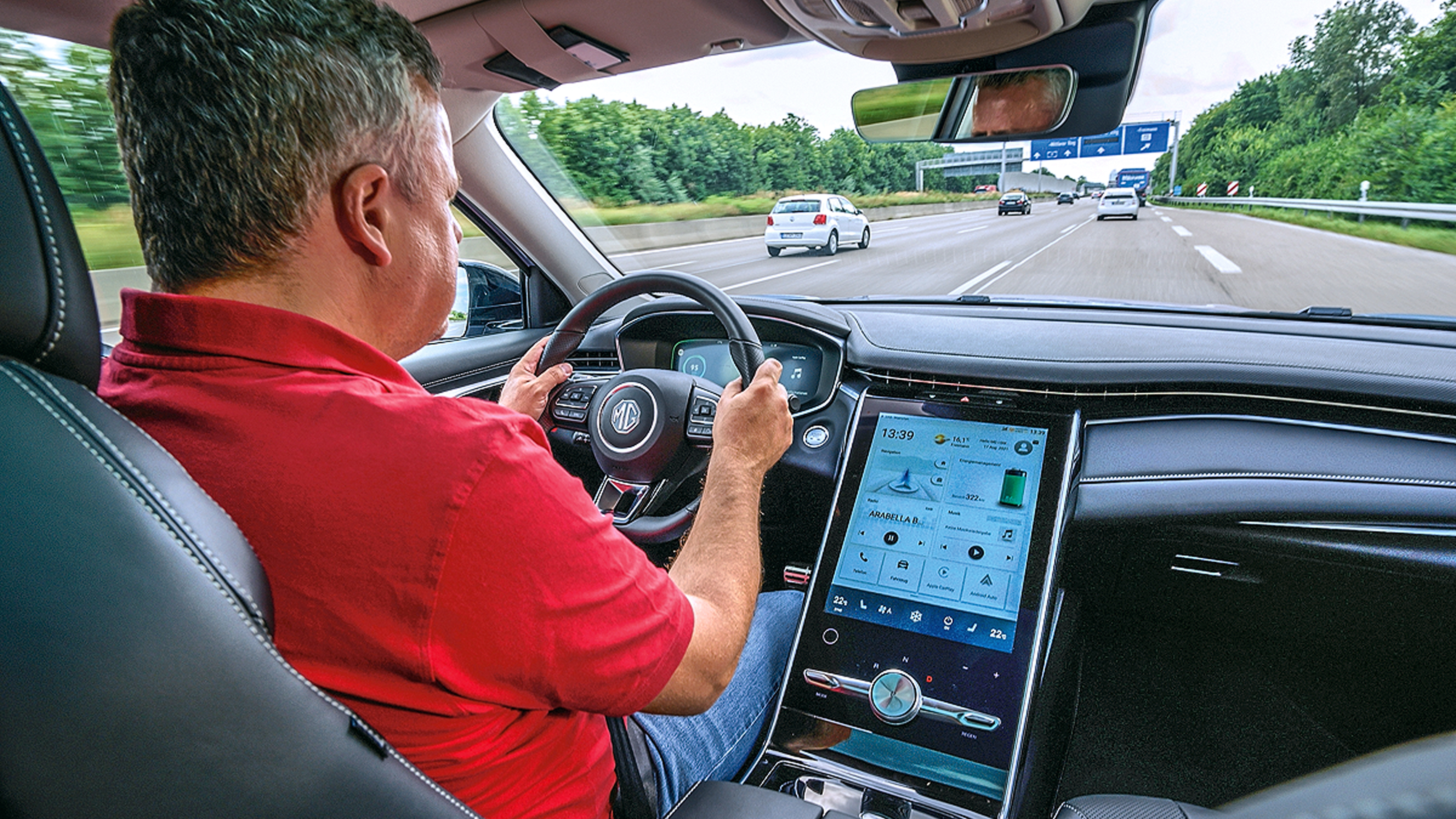 Ablenkung im Auto: So gefährlich können Touchscreens sein - AUTO BILD