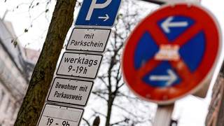 Parkplatzschild, Parkschein, Werktags - Verkehrsschild