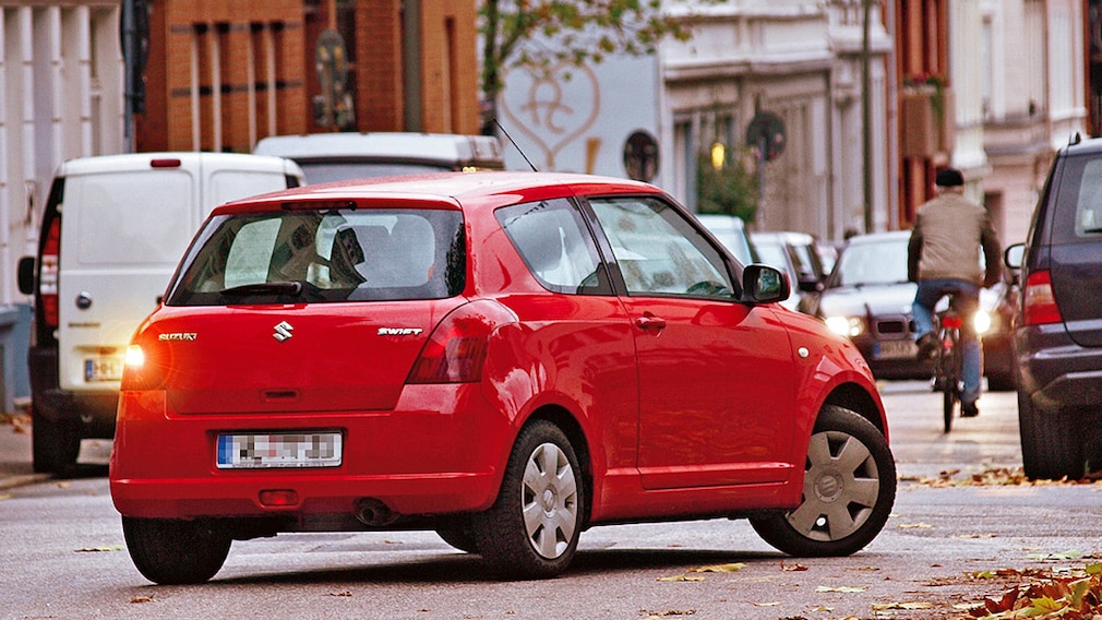 Wann muss geblinkt werden? Es gibt klare Regeln! - AUTO BILD