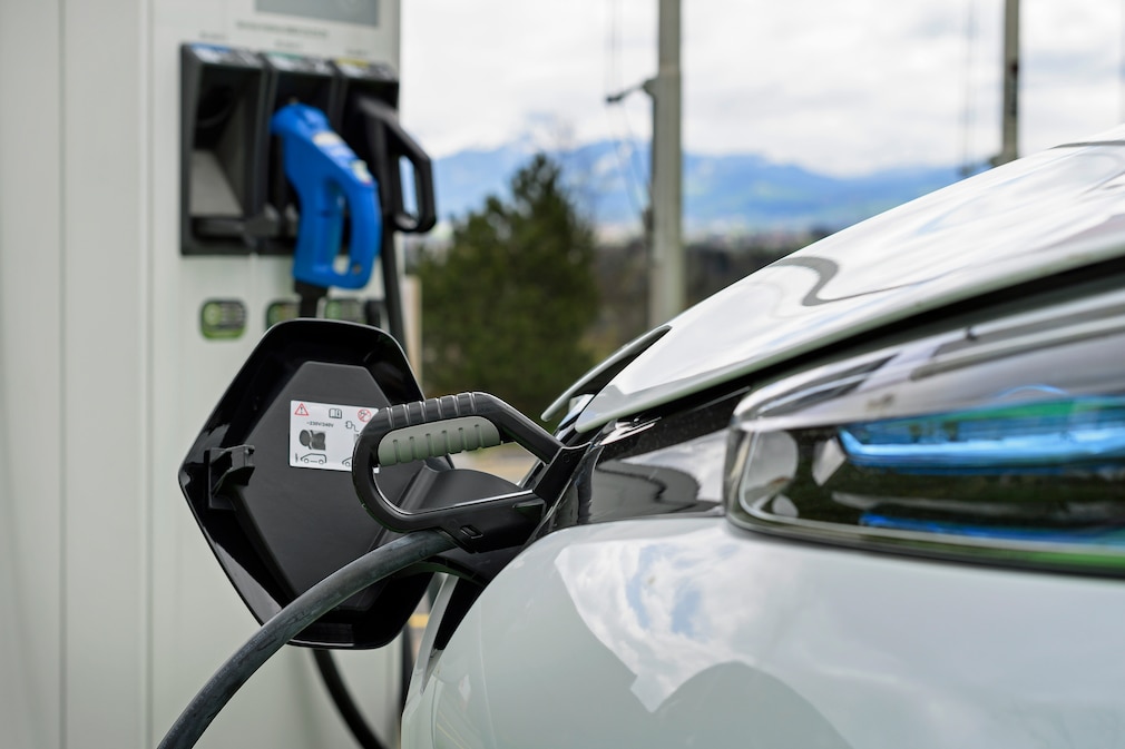 Renault Zoe an einer Ladestation in der Schweiz