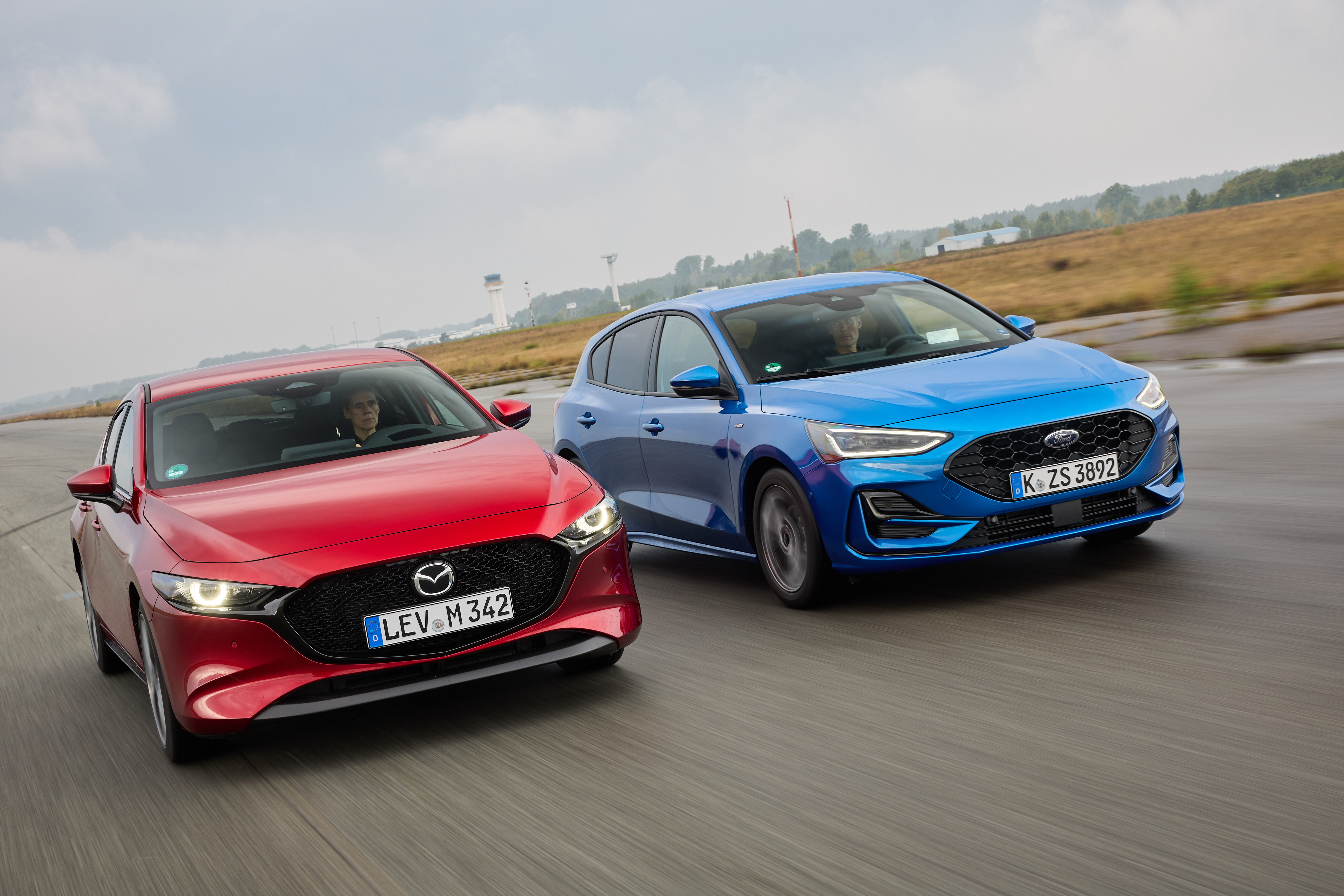 Ford Focus und Mazda3 im direkten Vergleichstest - AUTO BILD