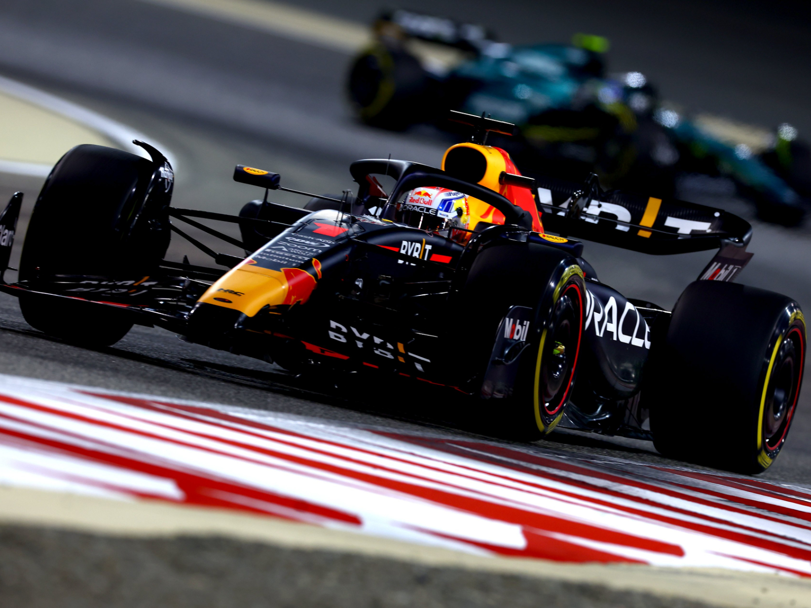 Formel 1 Red Bull lässt Hüllen fallen und holt Test-Bestzeit