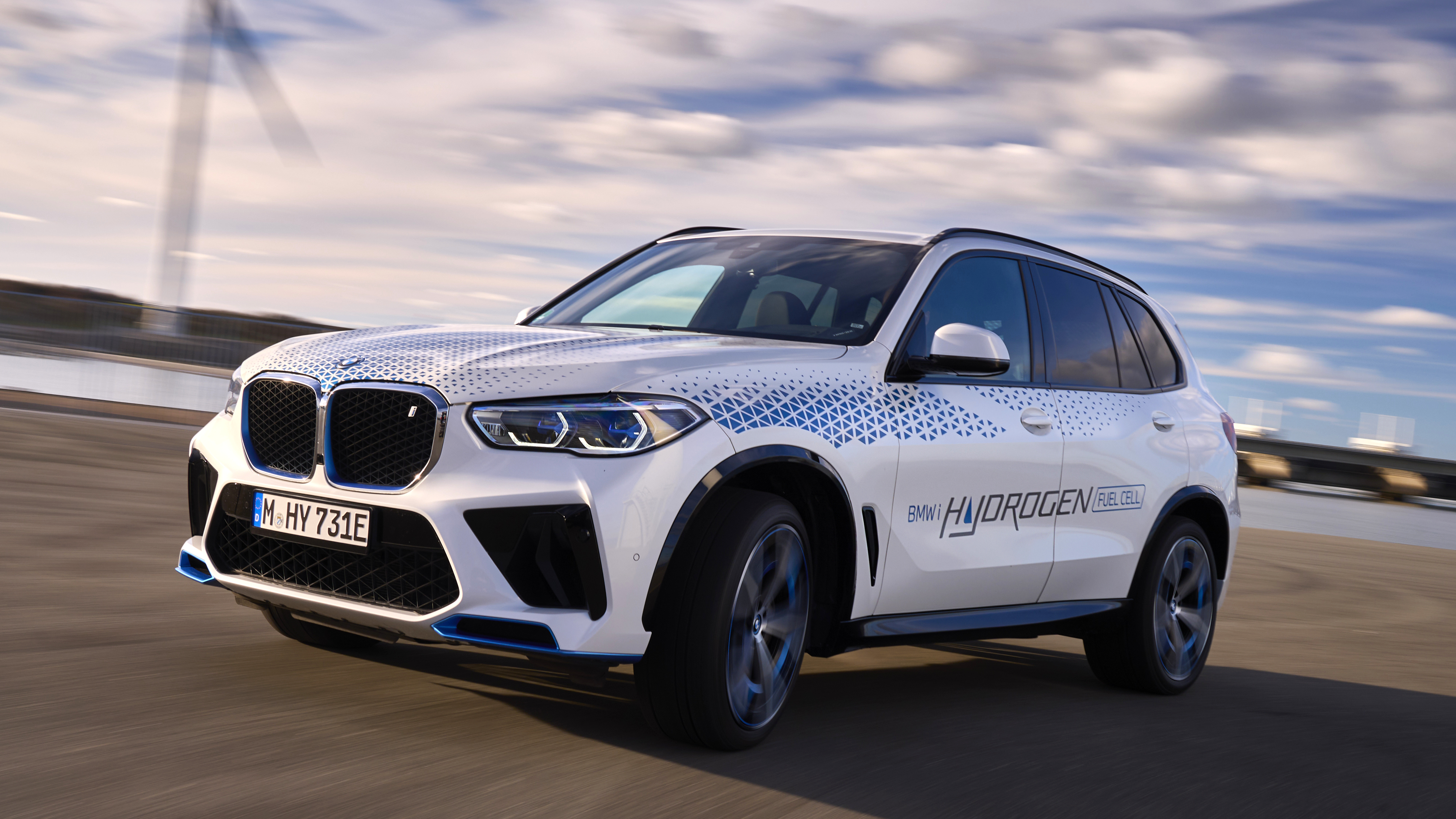 BMW iX5 Hydrogen: umgebaute X5 mit Wasserstoff-Brennstoffzelle - AUTO BILD