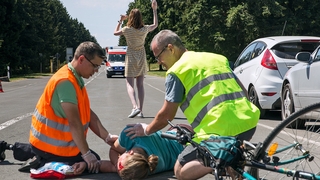 Erste Hilfe beim Fahrradunfall (Dooring)