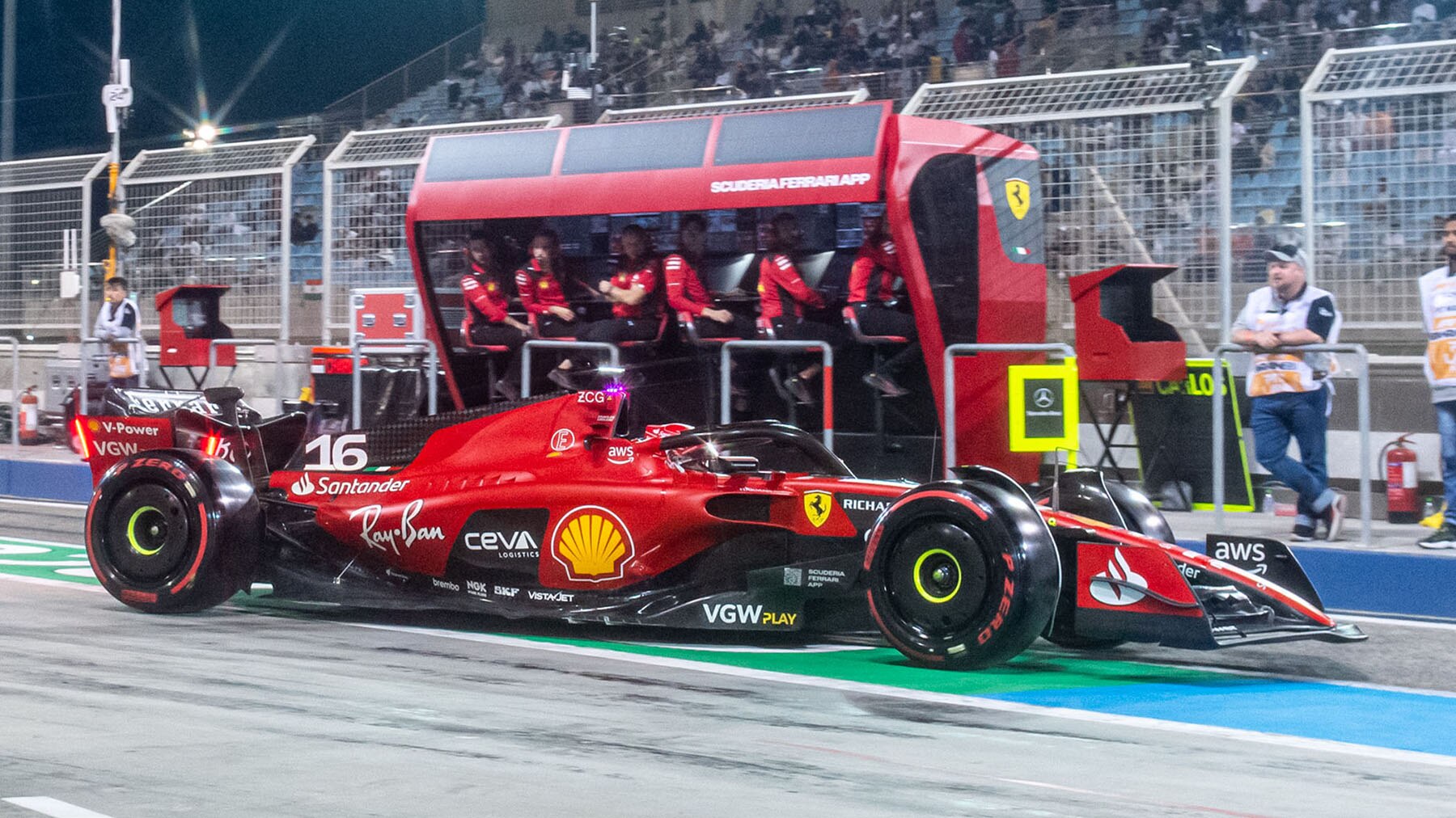 Formel-1-Boss Domenicali mit Warnung an Ferrari - AUTO BILD