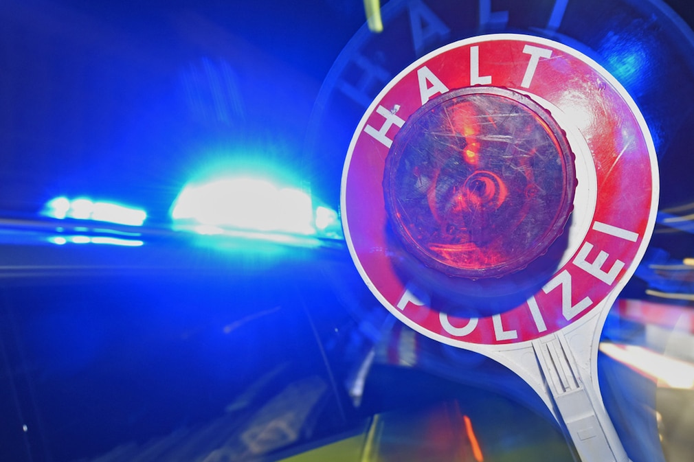 Warnsignal am Taxi: In diesem Fall sollte man die Polizei rufen - AUTO BILD