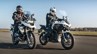 BMW R 1250 GS gegen Zero DSR/X