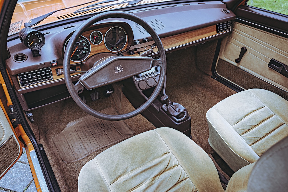 VW Passat (1977)