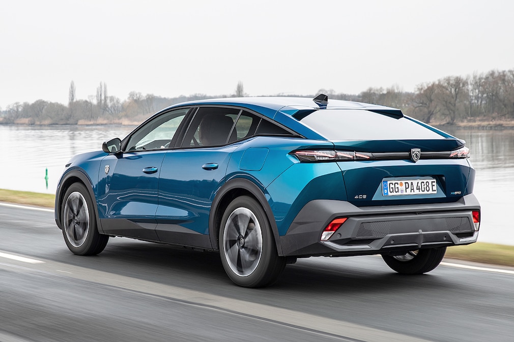 Peugeot 408 Plug-in-Hybrid 225