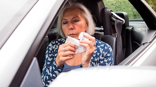 Autofahrerin hat Schnupfen
