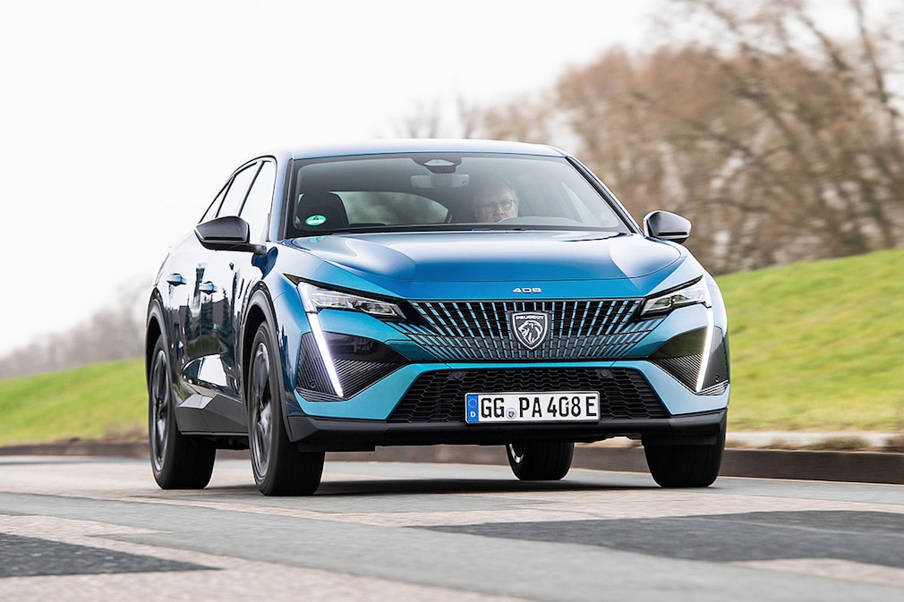 Peugeot 408 Plug-in-Hybrid 225