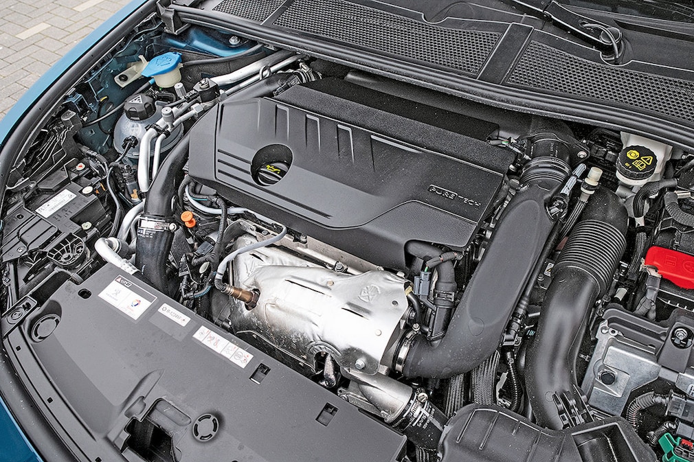 Peugeot 408 Plug-in-Hybrid 225