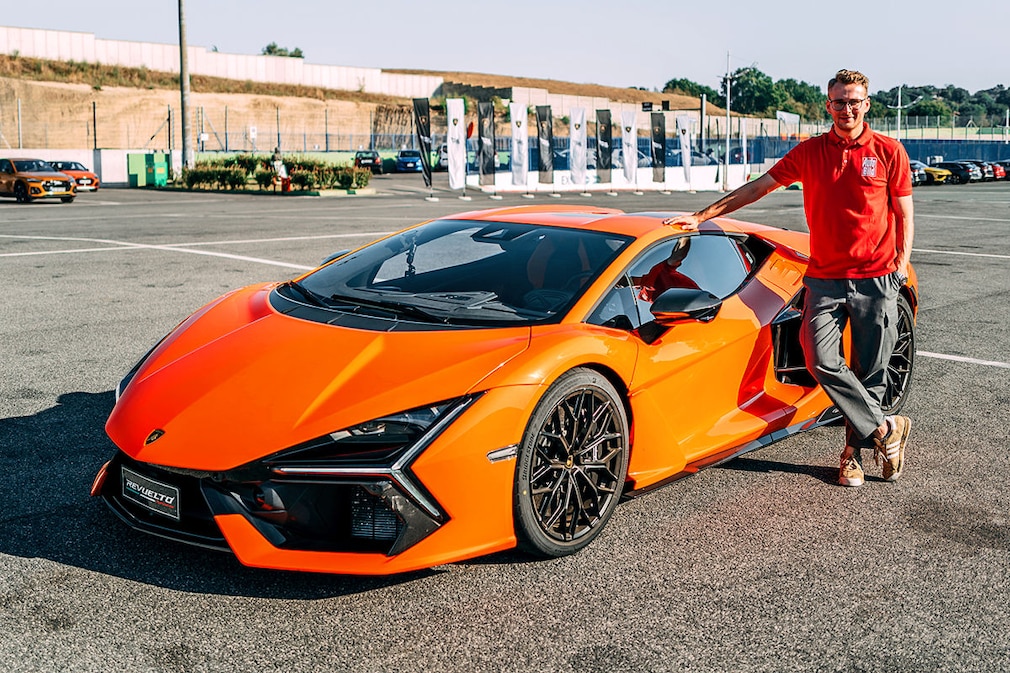 Lamborghini Revuelto