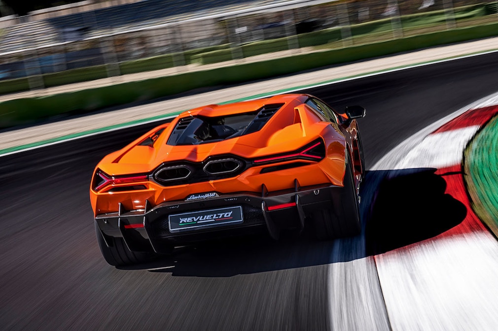 Lamborghini Revuelto