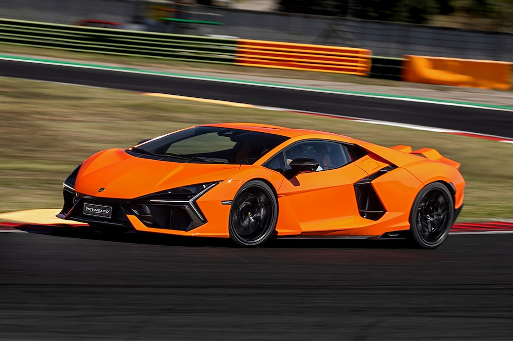 Lamborghini Revuelto
