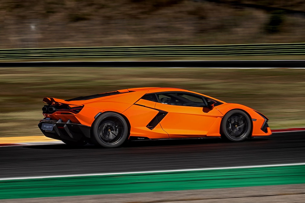 Lamborghini Revuelto
