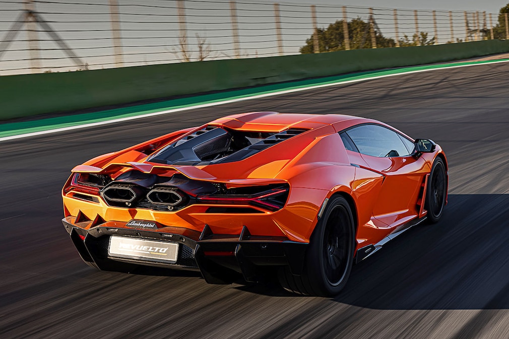 Lamborghini Revuelto