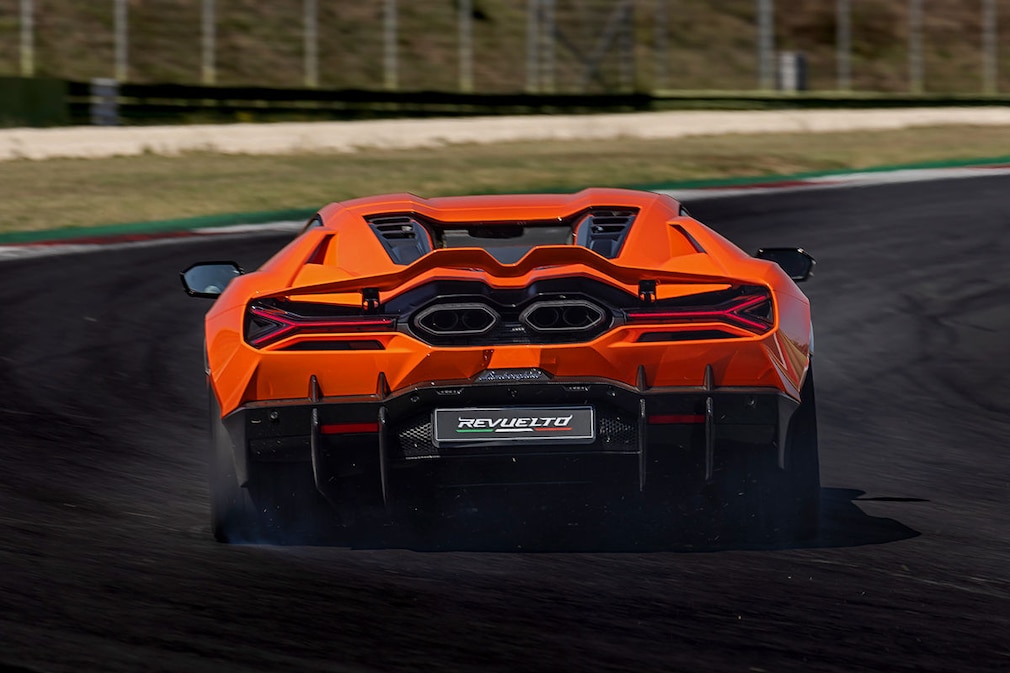 Lamborghini Revuelto