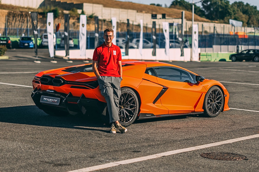 Lamborghini Revuelto