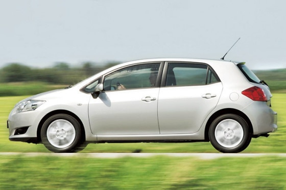Die hohe Sitzposition im Auris ähnelt der eines Vans.