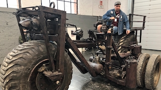 Das schwerste Fahrrad der Welt wird auf der Messe Cyclingworld präsentiert. Tüftler S. Beutler aus Sachsen-Anhalt hat das 2,18 Tonnen schwere Gefährt in Eigenarbeit geschaffen.