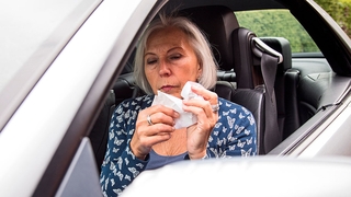 Autofahrerin hat schnupfen Grippe