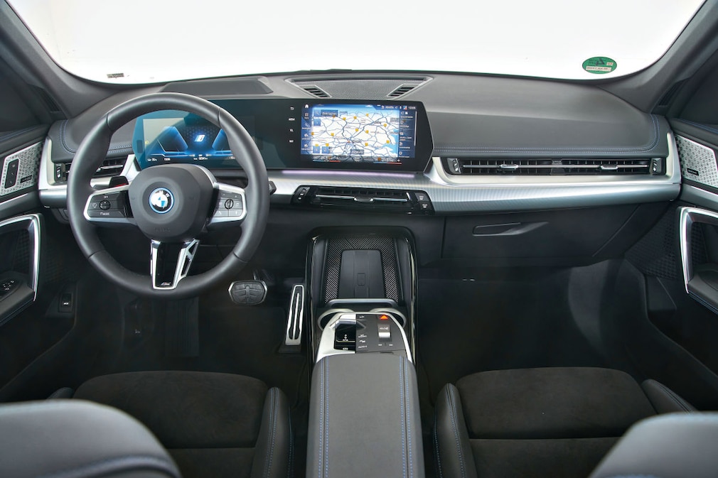 BMW iX1 xDrive30
