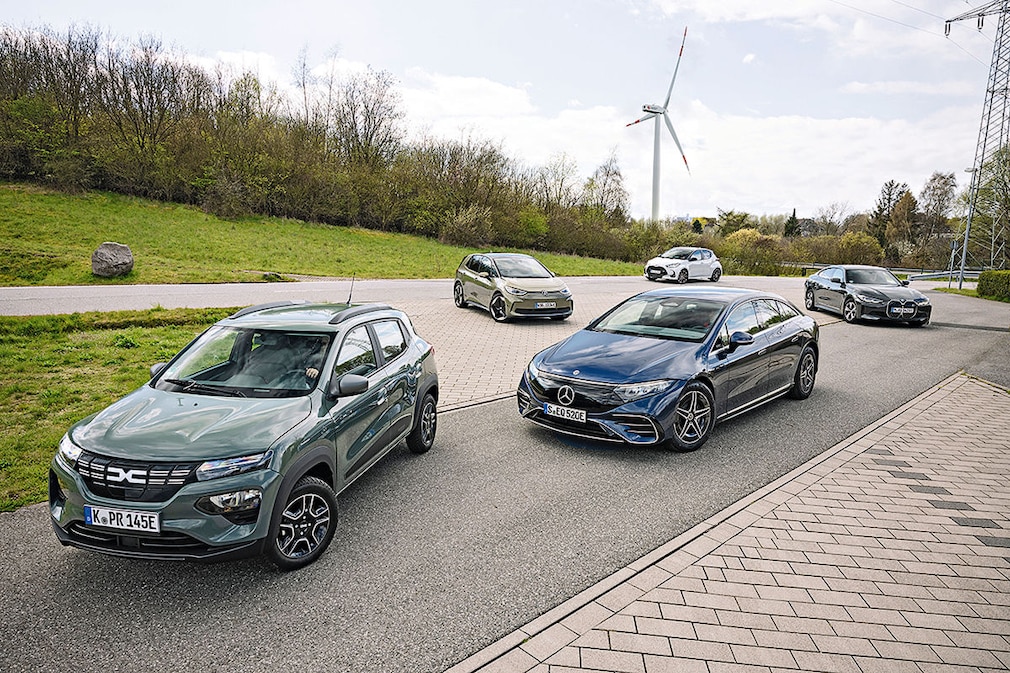 Mercedes EQS 450+ Dacia Spring VW ID.3 Toyota Yaris Hybrid BMW i4 eDrive40