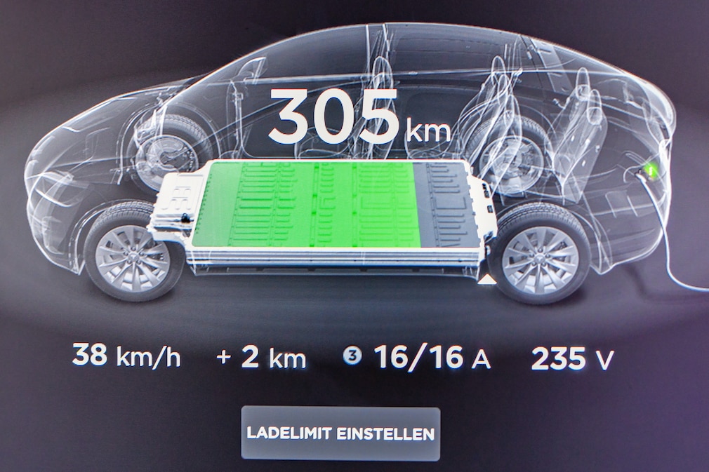 Tesla-Display mit Ladezustand