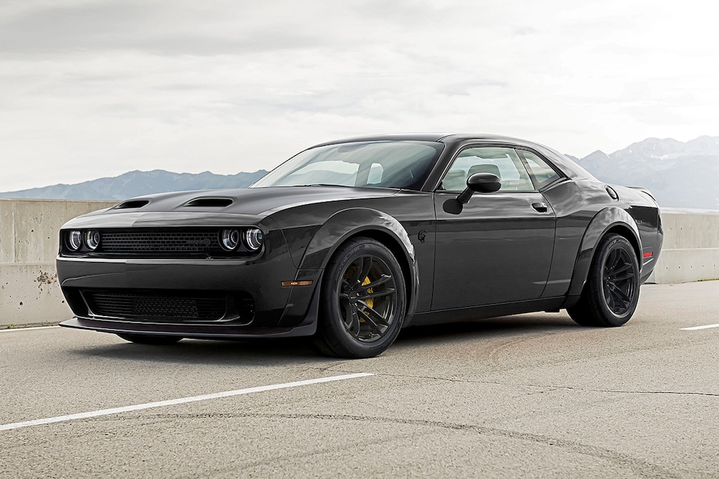 Dodge Challenger SRT Hellcat Jailbreak