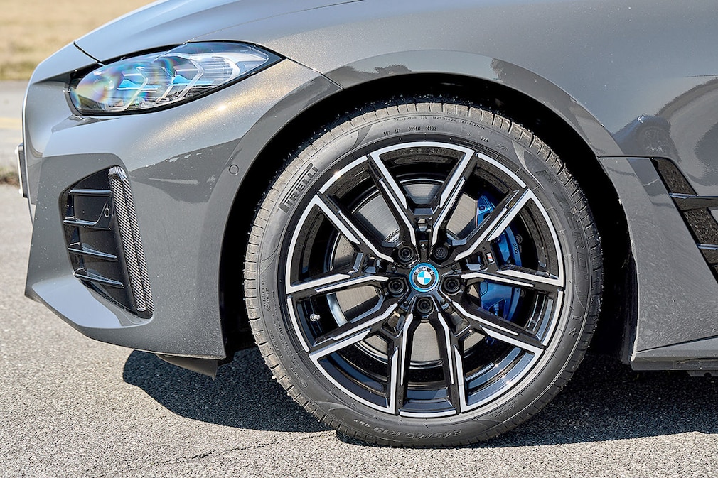 BMW i4 eDrive35